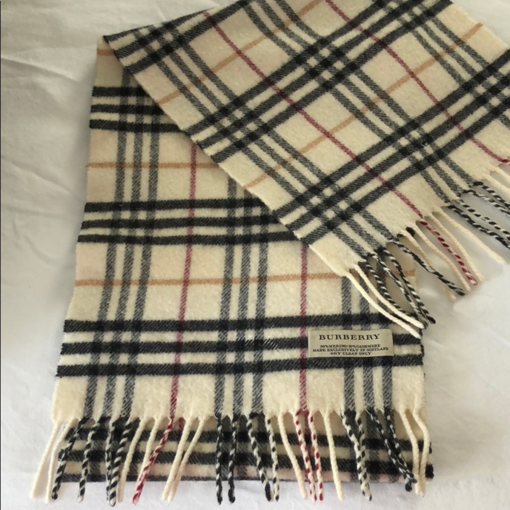 SOLD 🔴 Authentic Burberry Scarf